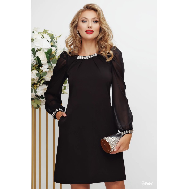 Rochie eleganta neagra in A cu colier din cristale