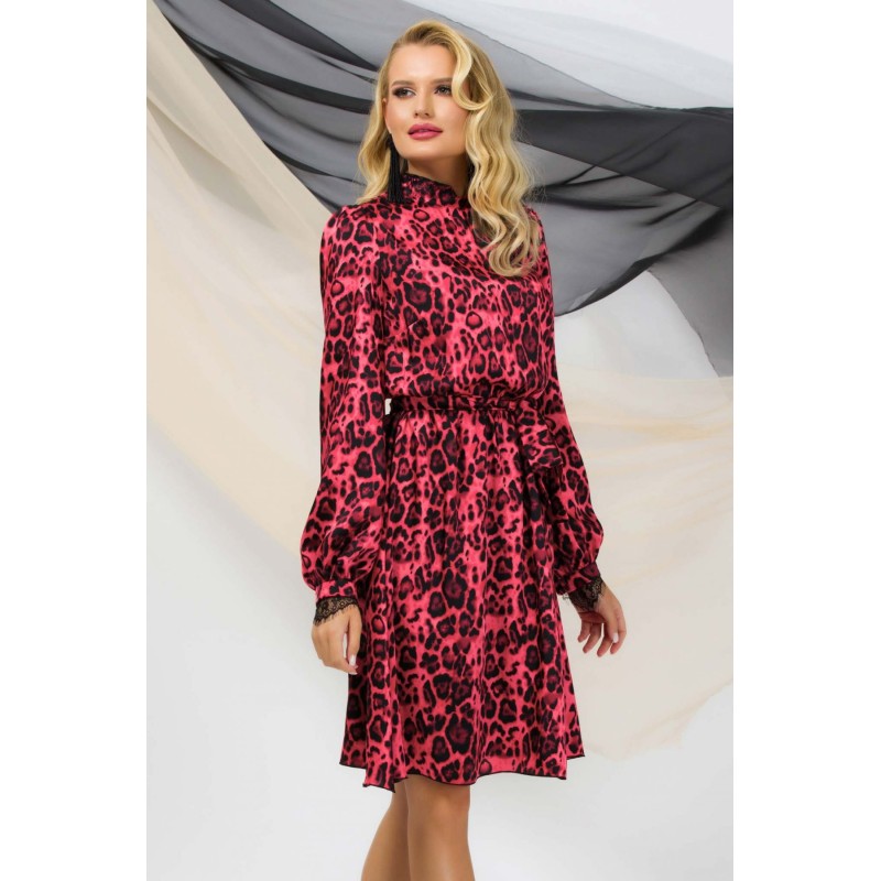 Rochie midi rosie Pretty Girl leopard cu dantela la gat si mansete