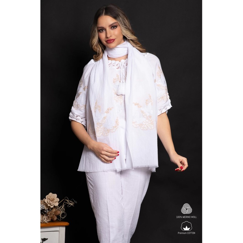 Esarfa din bumbac alba brodata cu fluturi si flori aurii