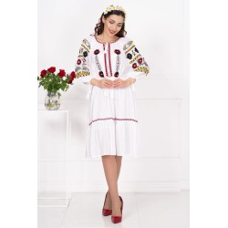 Rochie traditionala alba Ines brodata cu motive populare