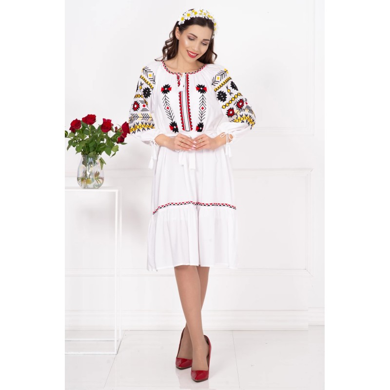 Rochie traditionala alba Ines brodata cu motive populare