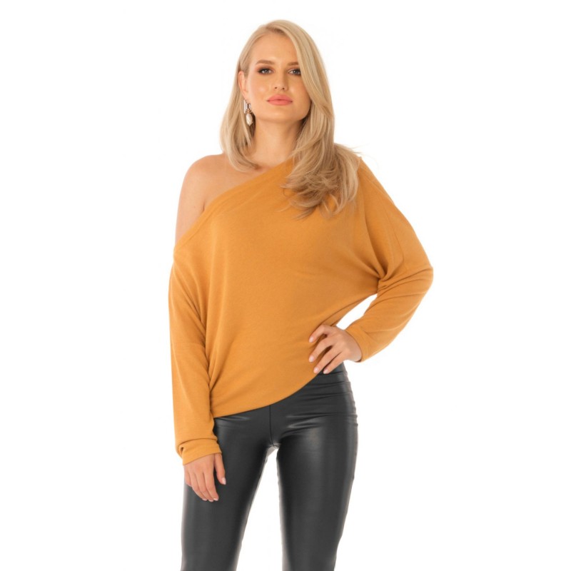 Pulover Pretty Girl mustar din vascoza cu umarul gol si maneci tip fluture