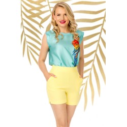 Pantaloni Pretty Girl scurti casual galbeni cu buzunare laterale