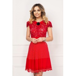 Fusta rosie cu buline si aplicatii din dantela
