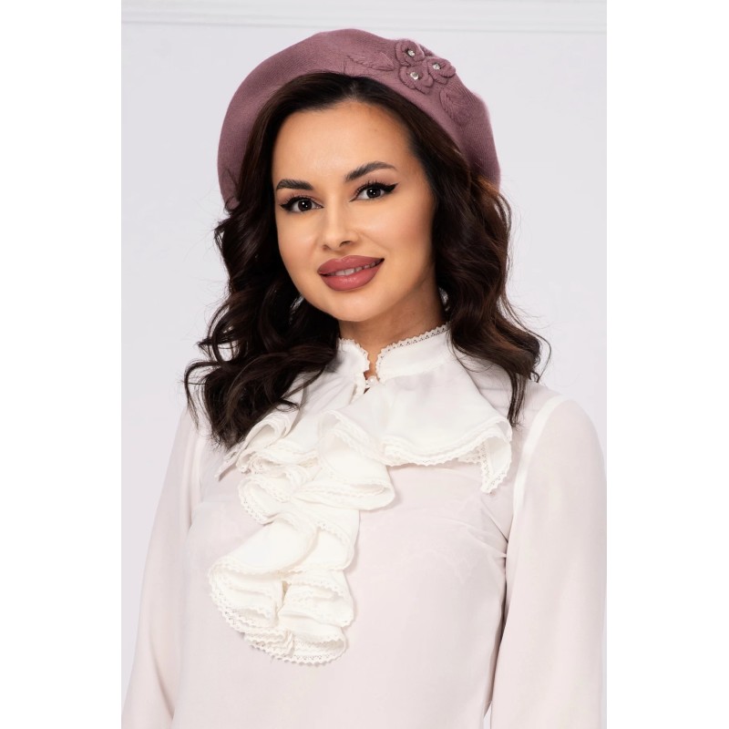 Bereta din tricot lila Pretty Liar cu flori brodate si strassuri