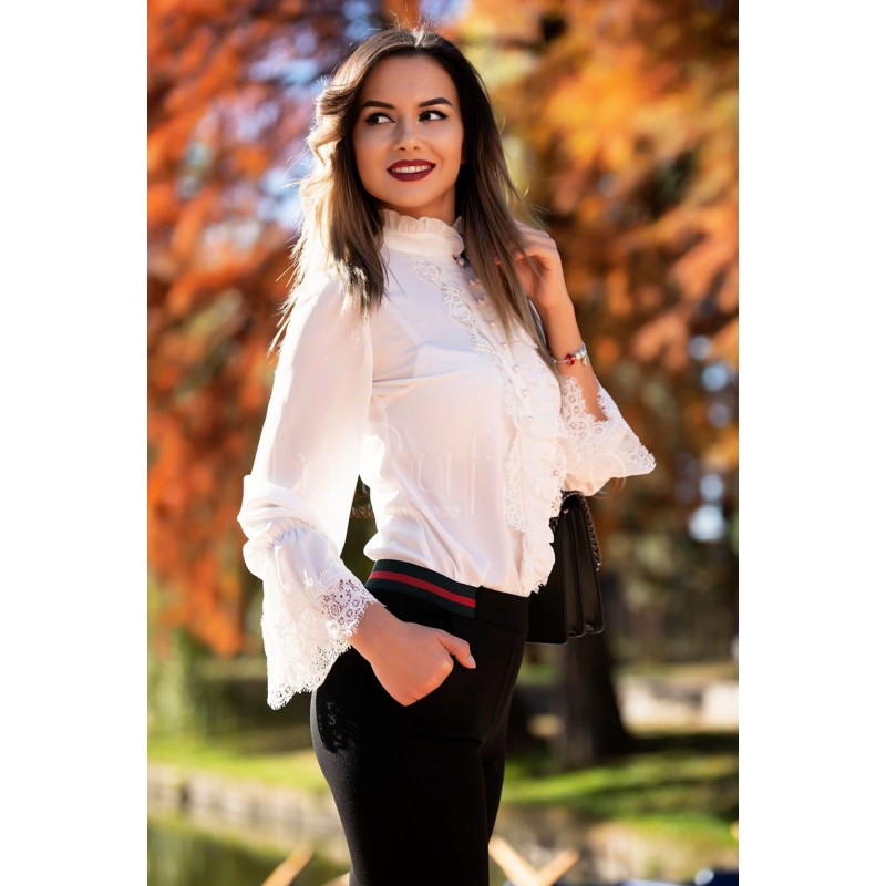 Bluza alba din voal accesorizata cu volanase si dantela