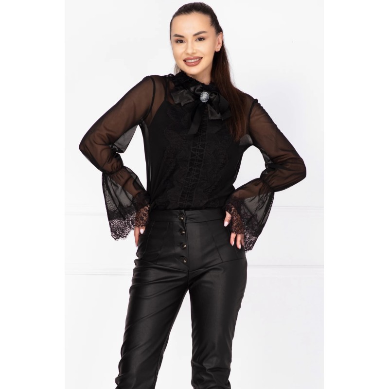Bluza eleganta Effect neagra cu dantela si funda neagra cu brosa la gat