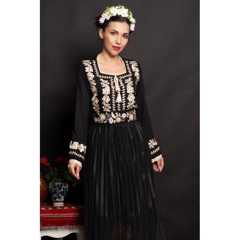 Brau traditional Marcela cu flori bej brodate