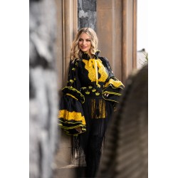 Brau etno brodat cu motivul florii de craita galbena si franjuri