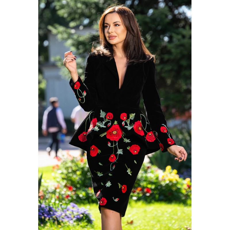 Compleu elegant Effect negru catifea cu maci rosii brodati