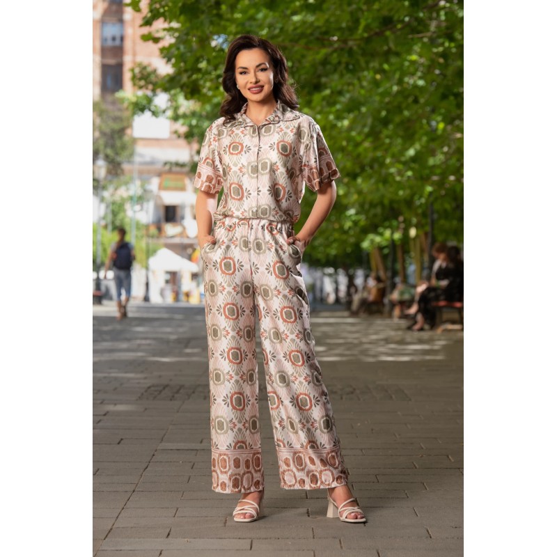 Compleu casual de vara bej cu pantalon evazat si camasa