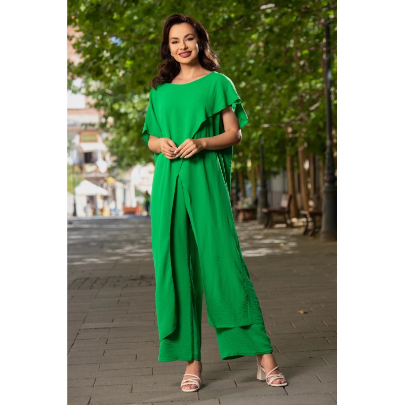 Compleu casual lejer verde cu bluza asimetrica si pantalon evazat