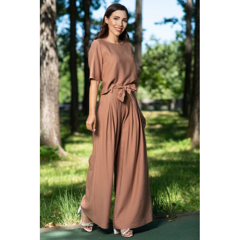 Compleu dama bej din vascoza cu pantaloni evazati