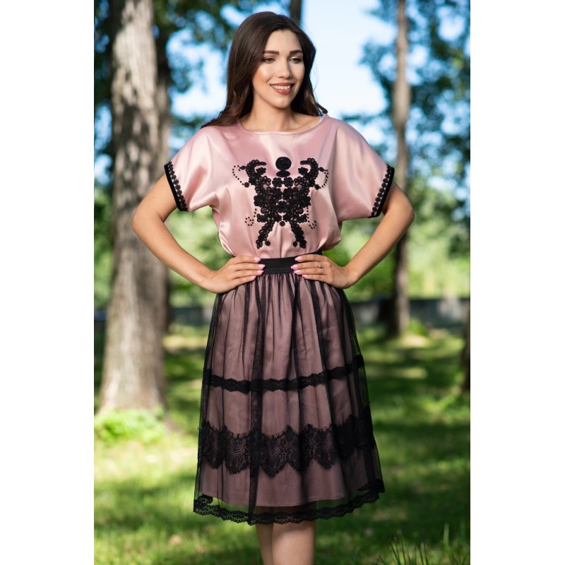 Fusta in clos din tulle negru cu dublura rose