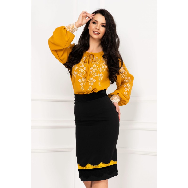 Fusta neagra conica cu dantela mustar aplicata la terminatie