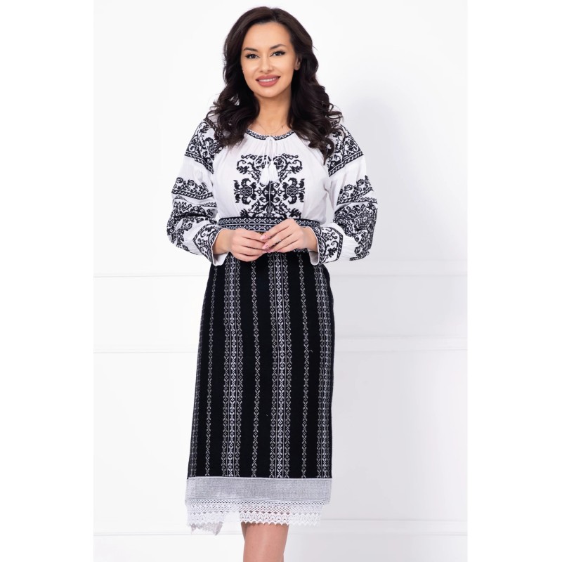 Set catrinta si brau traditional brodate cu fir argintiu