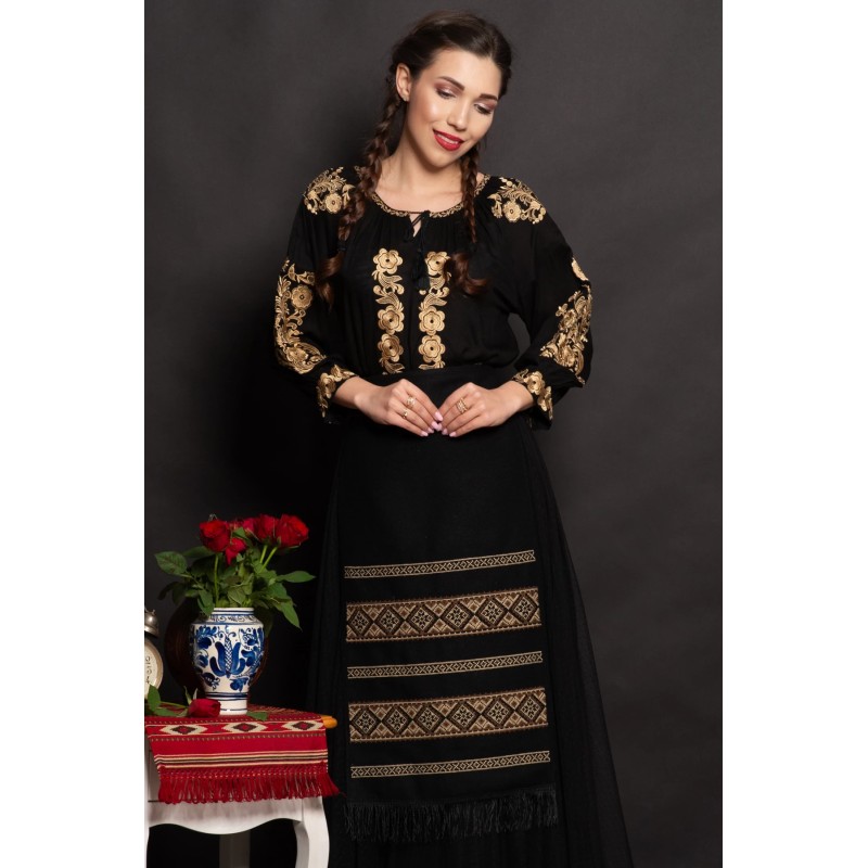 Fota traditionala Alice cu motivul rombului brodat