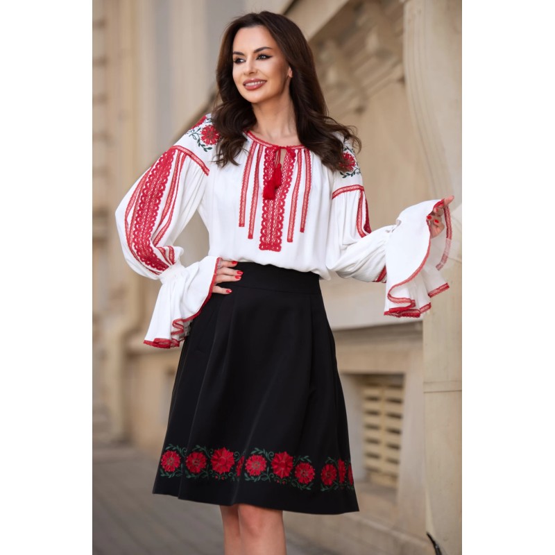 Fusta dama neagra in clos cu flori rosii brodate