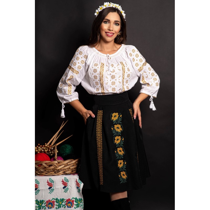 Fusta dama neagra in clos cu maci galbeni brodati