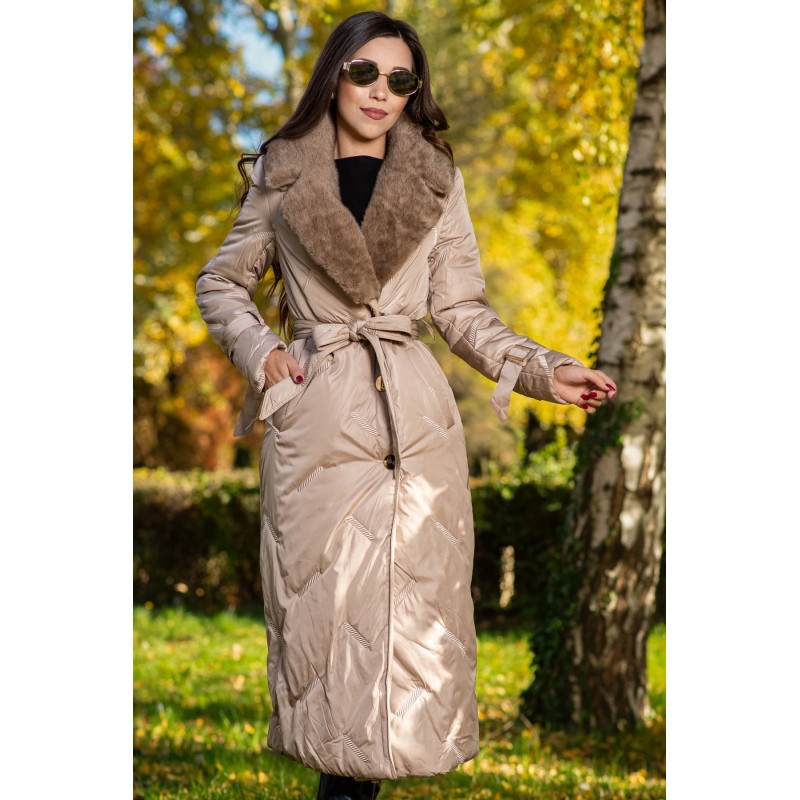Geaca lunga camel cu guler din blana si model brodat