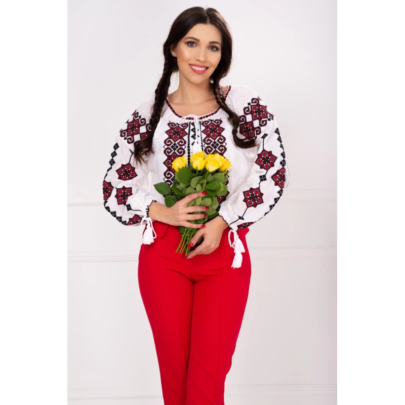 Ie populara Liliana cu motive traditionale