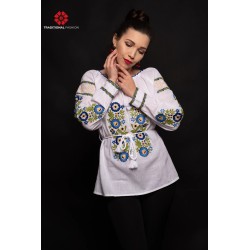 Bluza tip ie Elisabeta cu flori albastre brodate