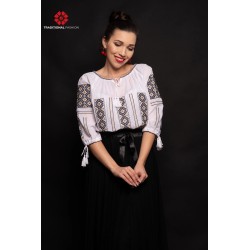 Ie alba Andra cu romburi aurii brodate