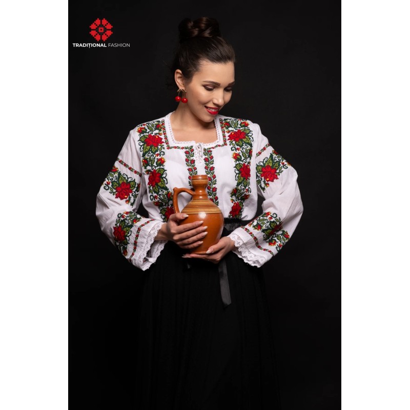 Ie bucovineana alba Anisoara cu broderie florala