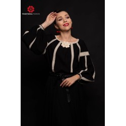 Ie stilizata neagra cu broderie bej aplicata si floare 3D