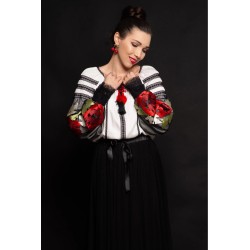 Ie alba din vascoza cu maneci din tulle brodat