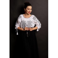 Ie traditionala romaneasca cu broderie alb-negru