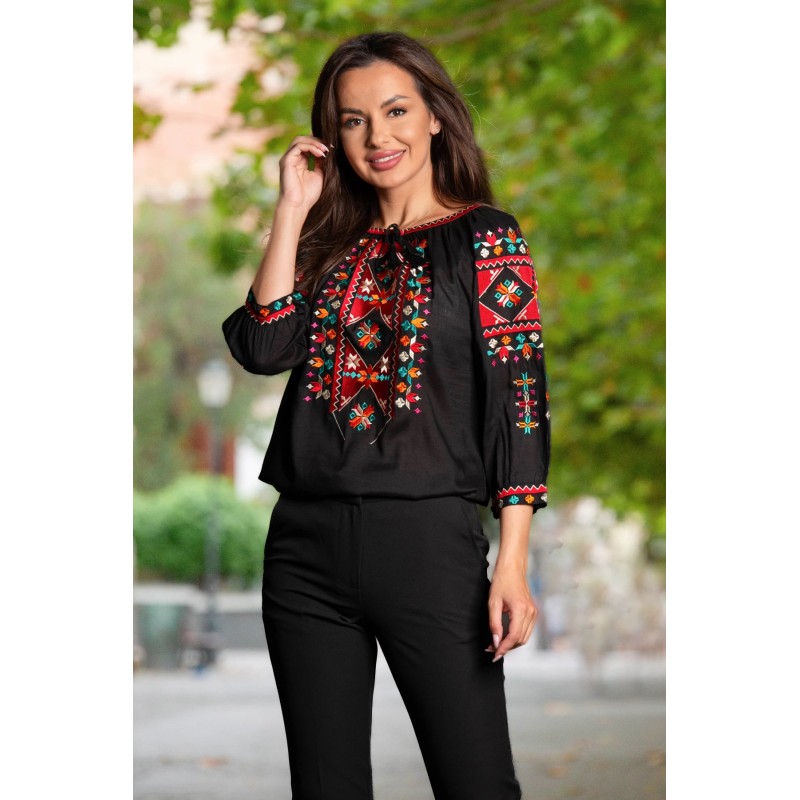 Ie traditionala neagra din vascoza cu broderie viu colorata