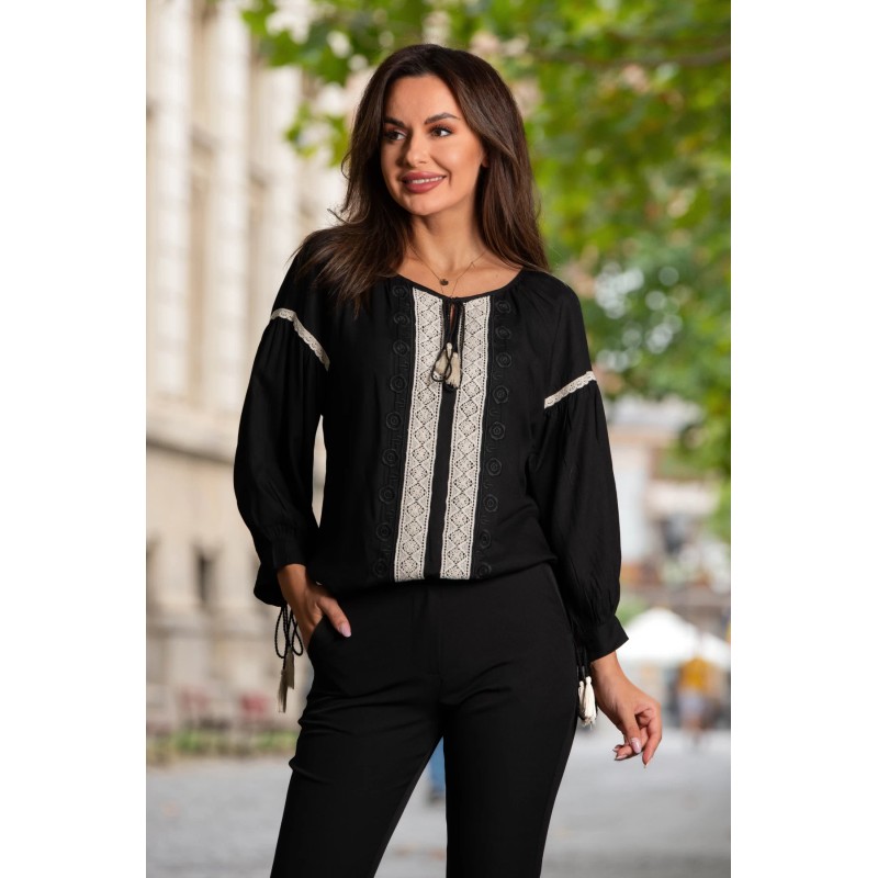 Ie neagra traditionala cu benzi din broderie macrame
