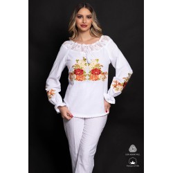 Ie traditionala din bumbac alb brodata cu bujori bordo si volan la maneca