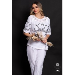 Ie traditionala alba din bumbac cu fluturi brodati si model floral negru