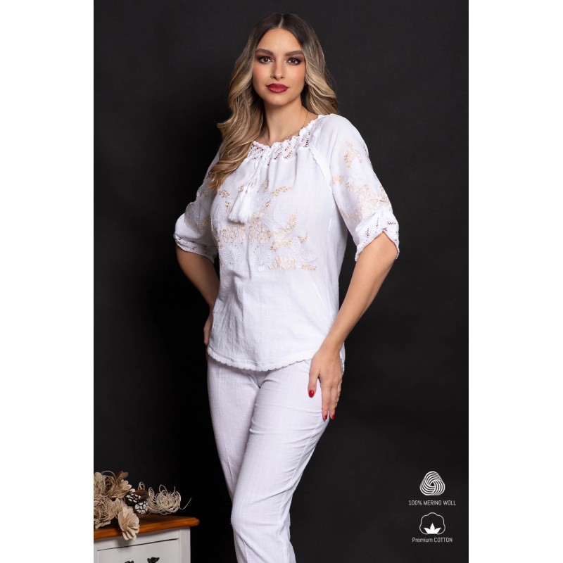 Ie traditionala alba din bumbac cu fluturi albi brodati si flori aurii