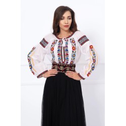 Ie brodata cu motive traditionale florale multicolore