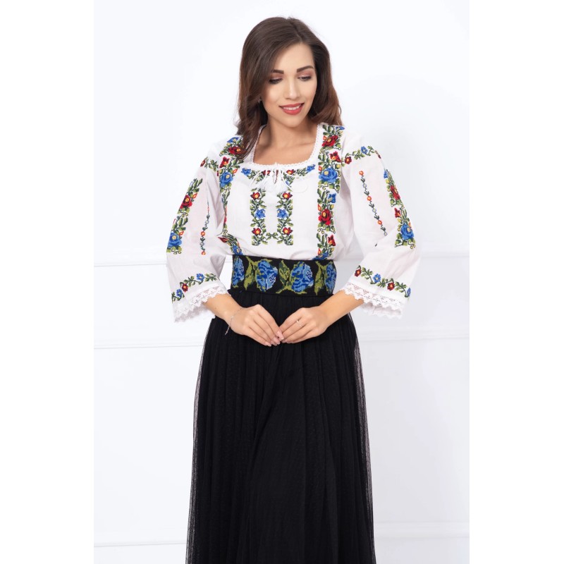 Ie dama brodata cu motive florale traditionale multicolore