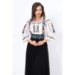 Ie dama brodata cu motive florale traditionale multicolore