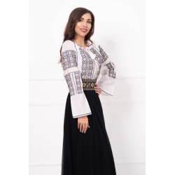 Ie dama traditionala alba din bumbac brodata cu motive inspirate din portul popular