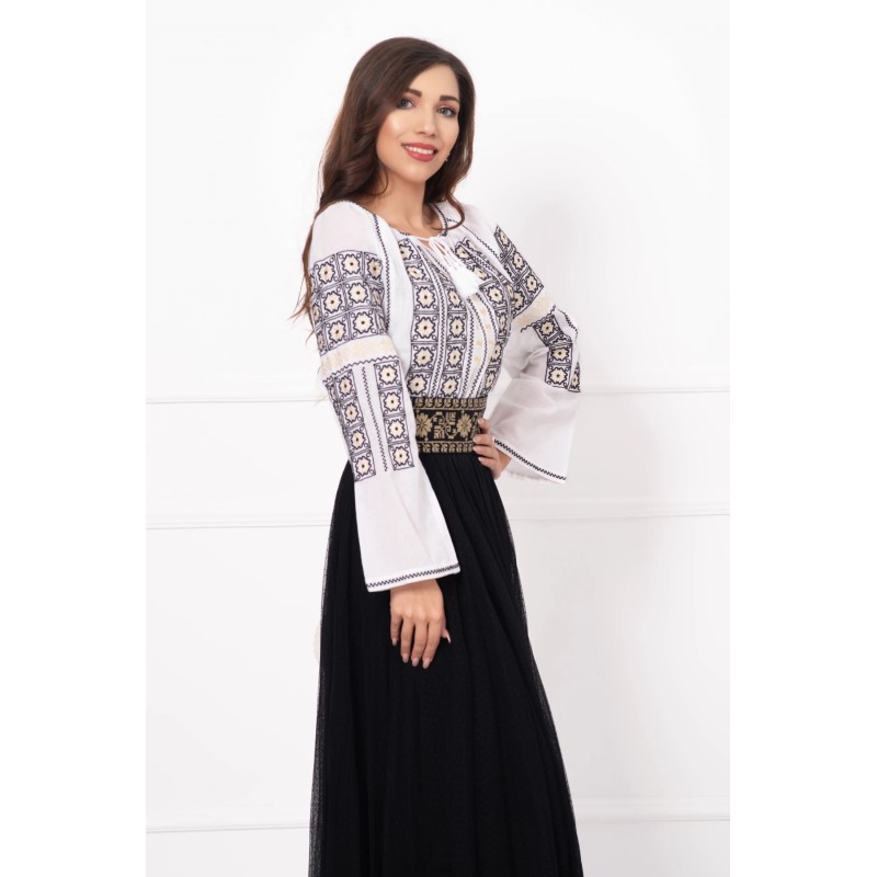 Ie dama traditionala alba din bumbac brodata cu motive inspirate din portul popular