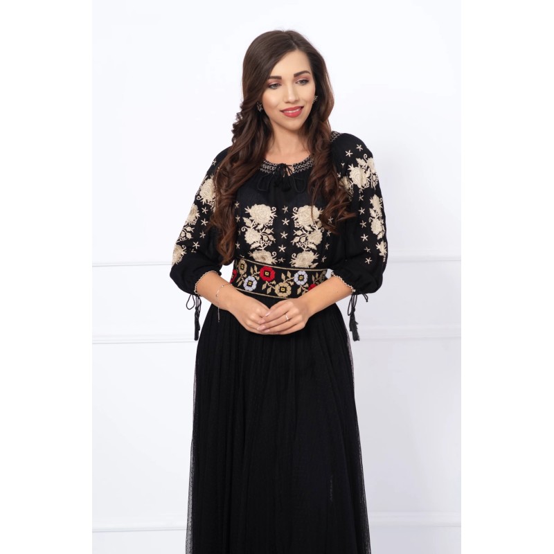 Ie traditionala din vascoza neagra cu broderie florala bej