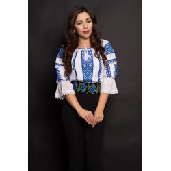 Ie dama Catrina cu broderie albastra cu motivul rombului