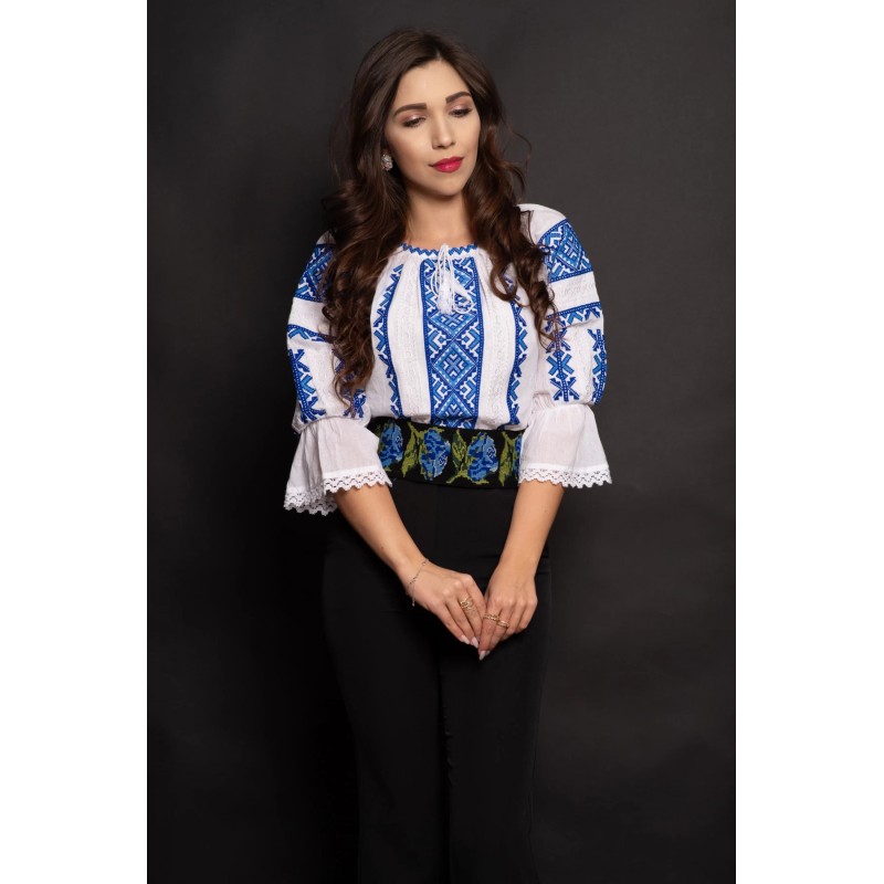 Ie dama Catrina cu broderie albastra cu motivul rombului