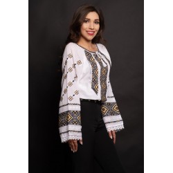 Ie dama traditionala alba brodata cu simbolui rombului