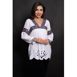 Ie alba din vascoza cu broderie perforata si trandafiri mov