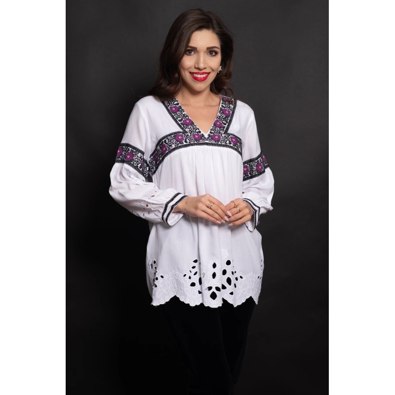 Ie alba din vascoza cu broderie perforata si trandafiri mov