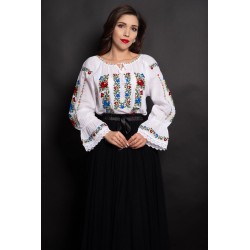 Ie traditionala alba cu broderie florala Amalia din bumbac