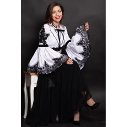 Camasa eleganta de inspiratie traditionala Elizabeth cu maneci tip clopot si broderie neagra