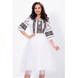 Ie dama traditionala din bumbac brodata cu simbolui rombului